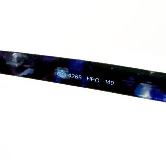 Gucci Eyeglasses - Picture 5 of 6